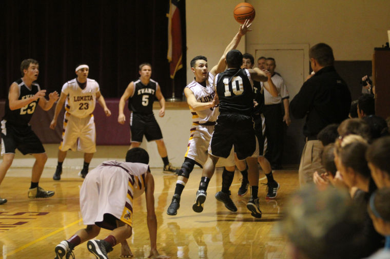 LometaEvantBOYSBasketball35.jpg